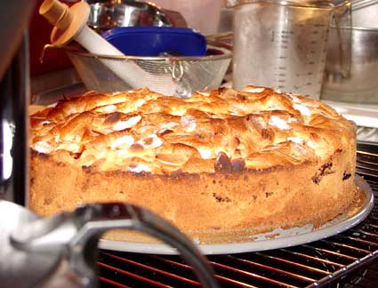 Versunkener Apfelkuchen mit karamellisierten Mandelblättchen! Versunkener Apfelkuchen mit karamellisierten Mandelblättchen!