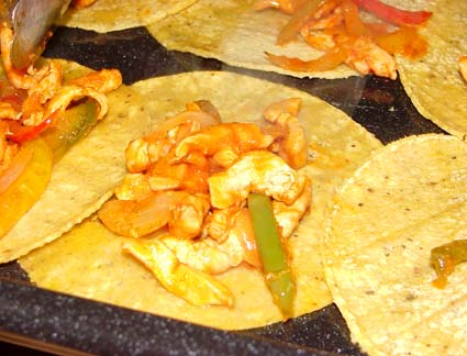 Leckere Tacos aus Maismehl mit Hhnchenfleischfllung!