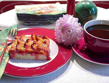 Saftiger Pflaumenkuchen auf locker-fluffigem GF-Hefeteig! Saftiger Pflaumenkuchen auf locker-fluffigem GF-Hefeteig!