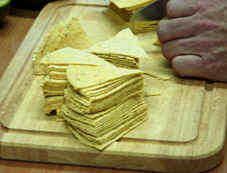 Die Maistortillas werden in 1/8 Stcke zerschnitten!